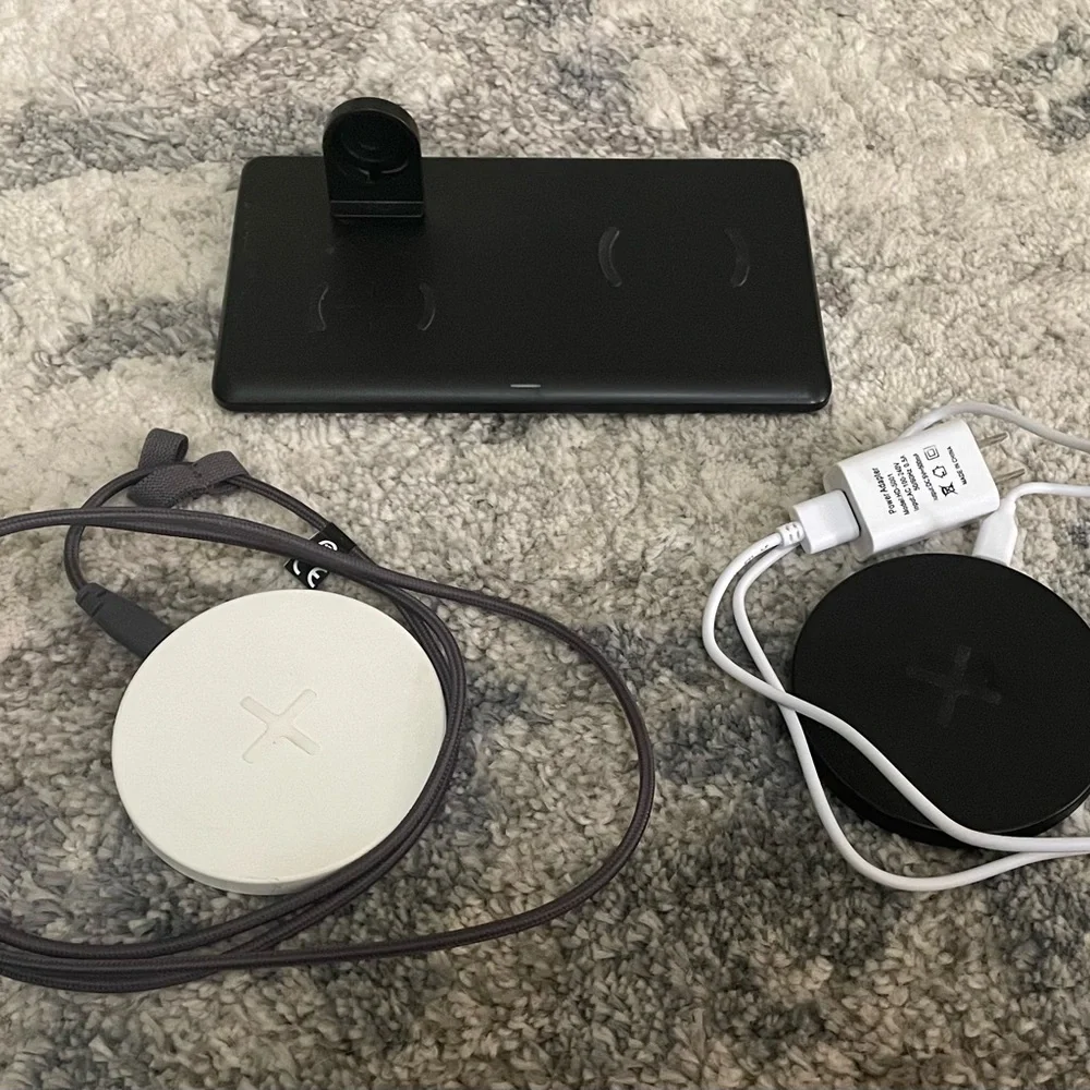 Wireless Charging Pad Set in Black and White